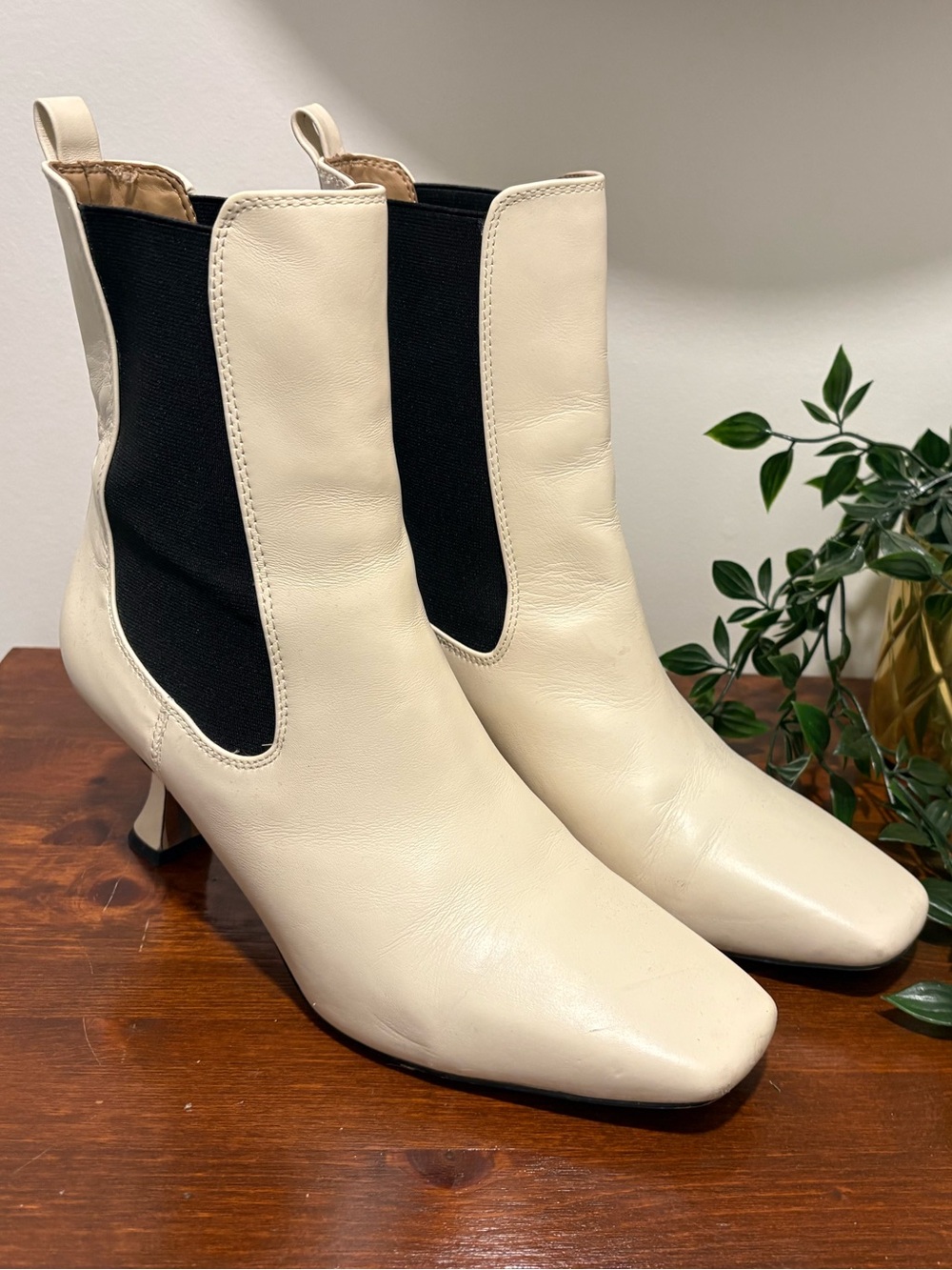 Sam Edelman Women’s “Lani” Cream Ankle Boots 9.5